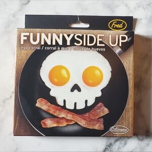 FUNNY SIDE UP Silicone Egg Mold Halloween SKULL Ghost Scary NEW
